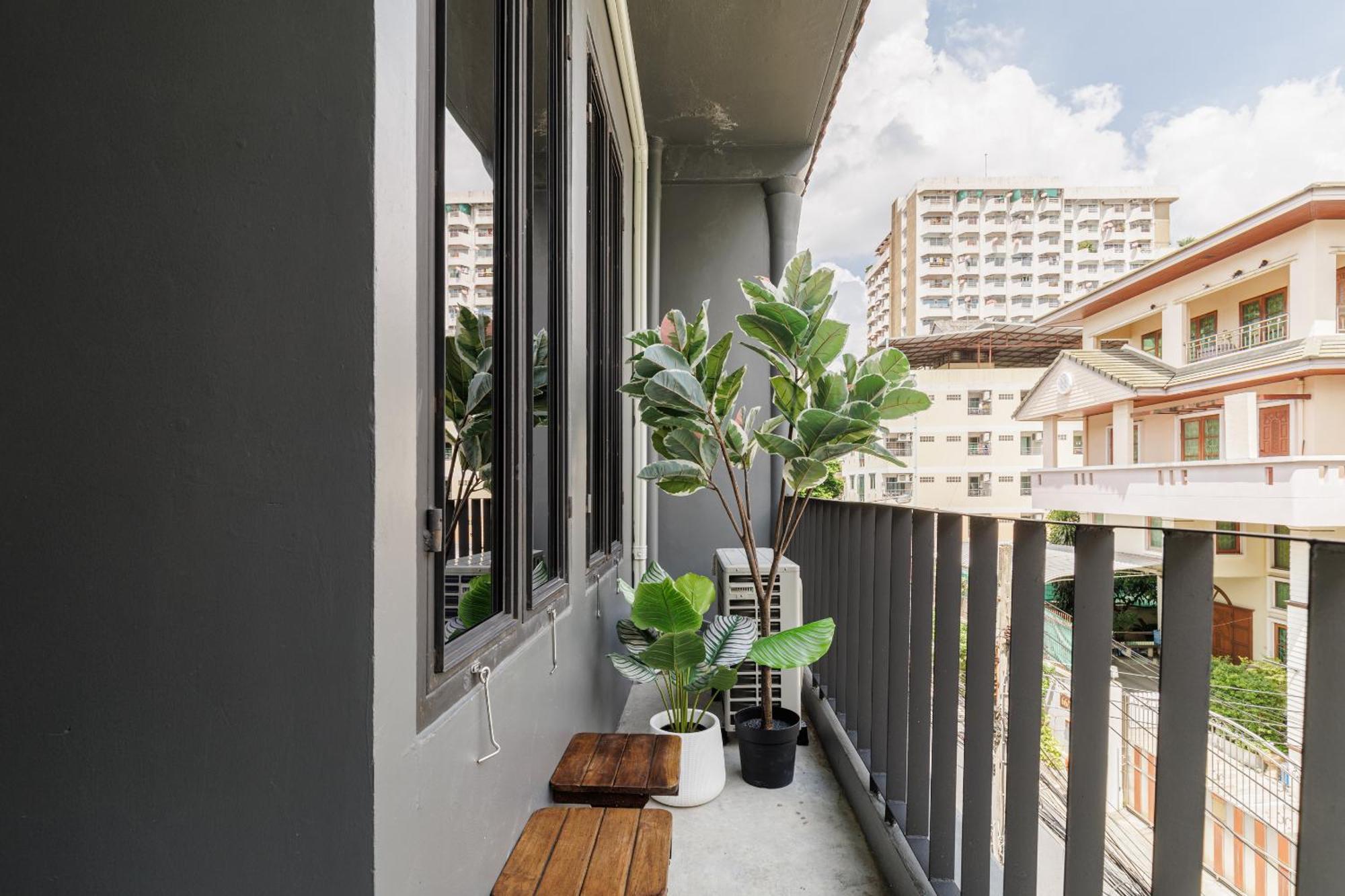 Wabisabi Bangkok 3 Min To Train Station Hotel Exterior photo
